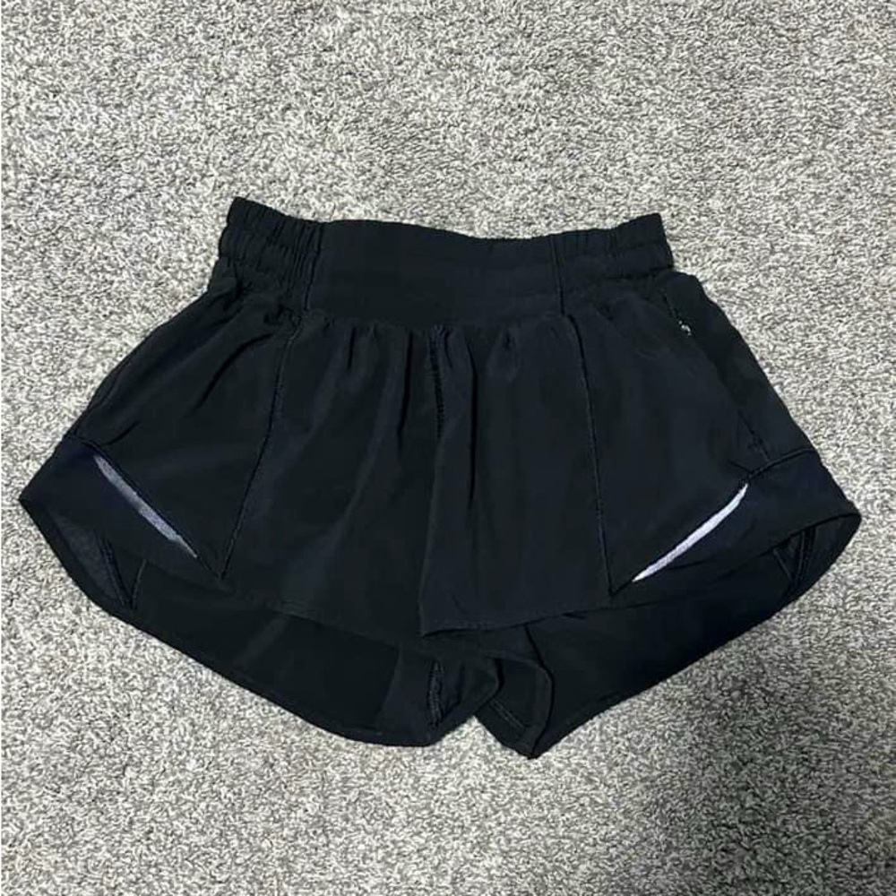 Size 2 2.5 inch lululemon shorts!! Brand new I wish they would fit I’m a size 4